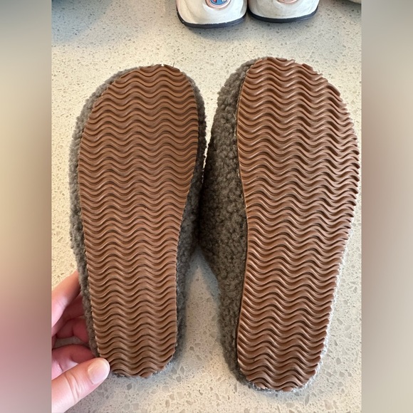 Stems Sherpa Slippers - Picture 5 of 8